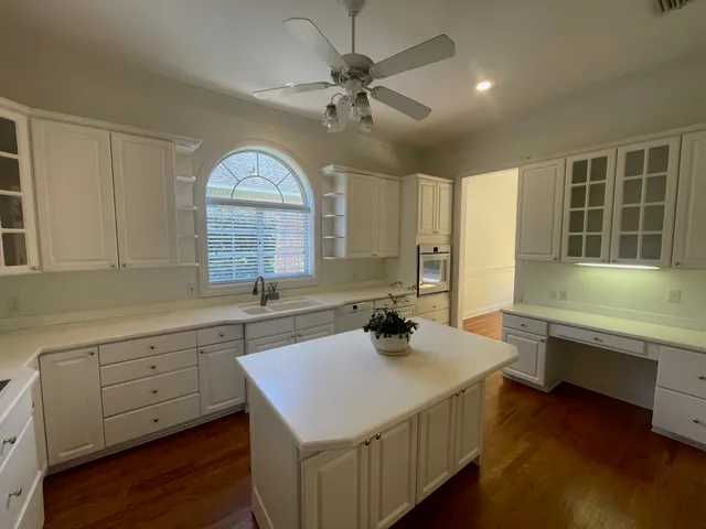 $525,000 | 813 Greenbrier Lane, Tallahassee, FL 32308