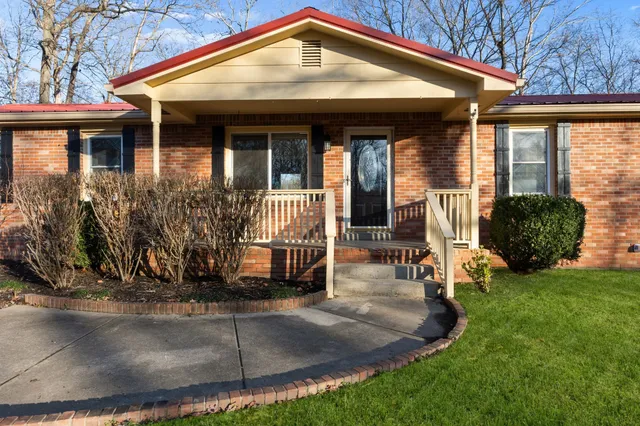 $324,500 | 110 Oakwood Circle, Dickson, TN 37055