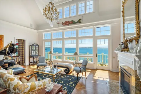 $8,250,000 | 737 Boston Neck Road, Narragansett, RI 02882