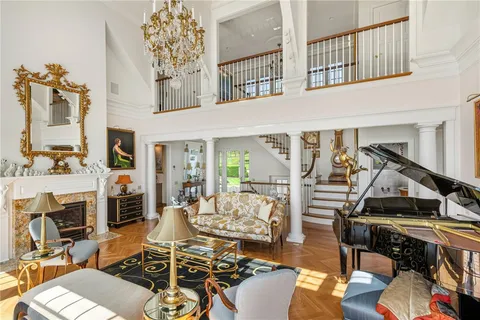 $8,250,000 | 737 Boston Neck Road, Narragansett, RI 02882