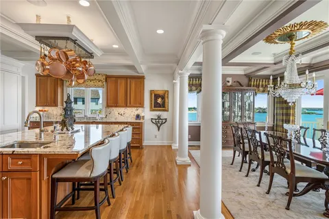 $8,250,000 | 737 Boston Neck Road, Narragansett, RI 02882