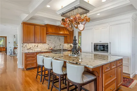 $8,250,000 | 737 Boston Neck Road, Narragansett, RI 02882