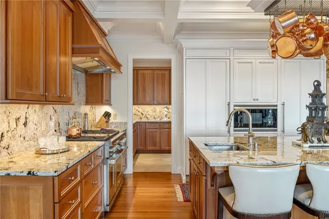 $8,250,000 | 737 Boston Neck Road, Narragansett, RI 02882