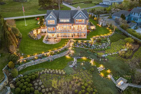 $8,250,000 | 737 Boston Neck Road, Narragansett, RI 02882