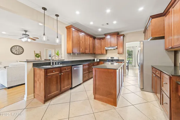 $425,000 | 302 Riverside Drive, Berwick, LA 70342