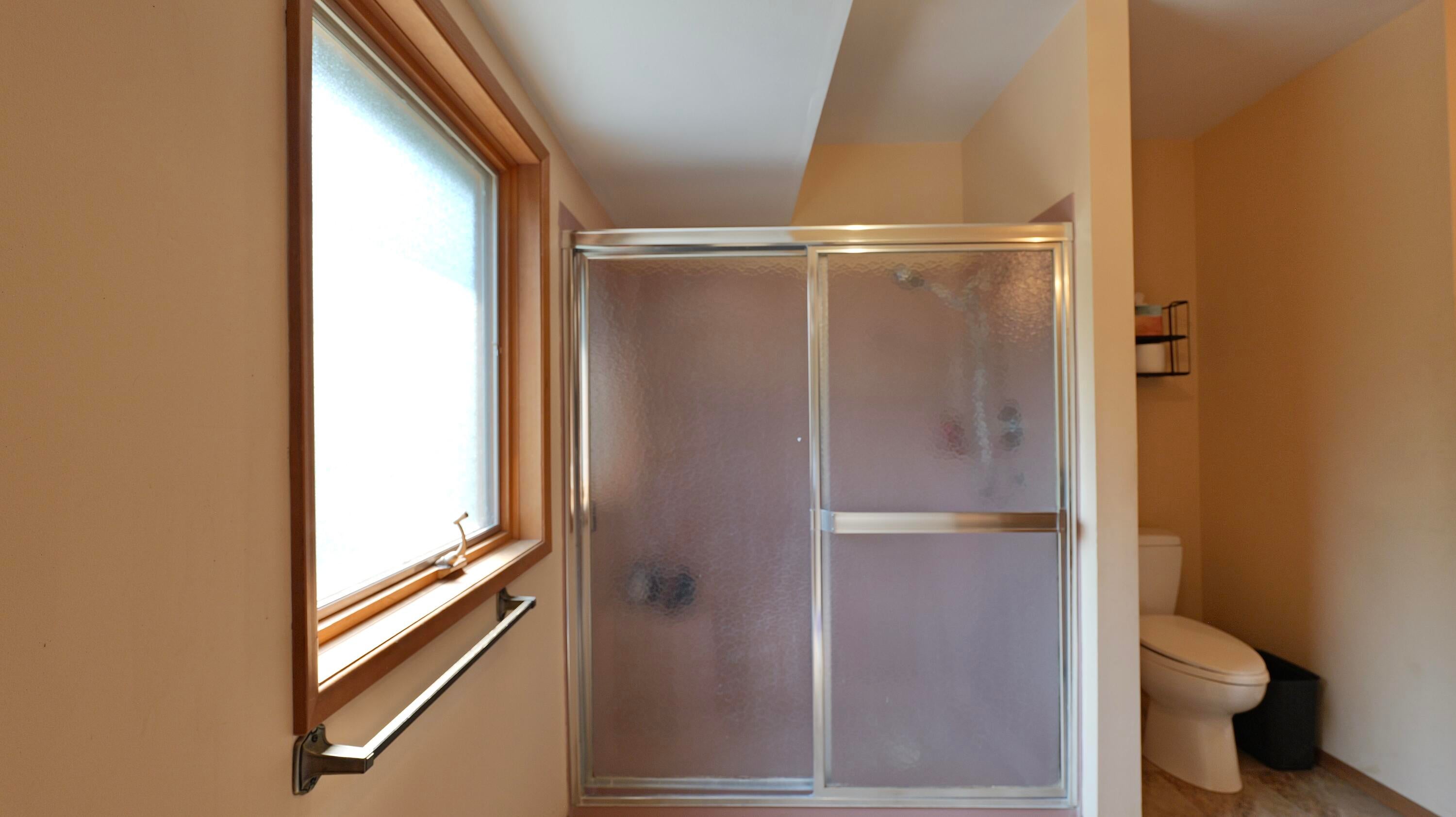 975 Old Ferry Road Shady Cove, OR 97539 - Photo 38 of 100 Bathroom #2