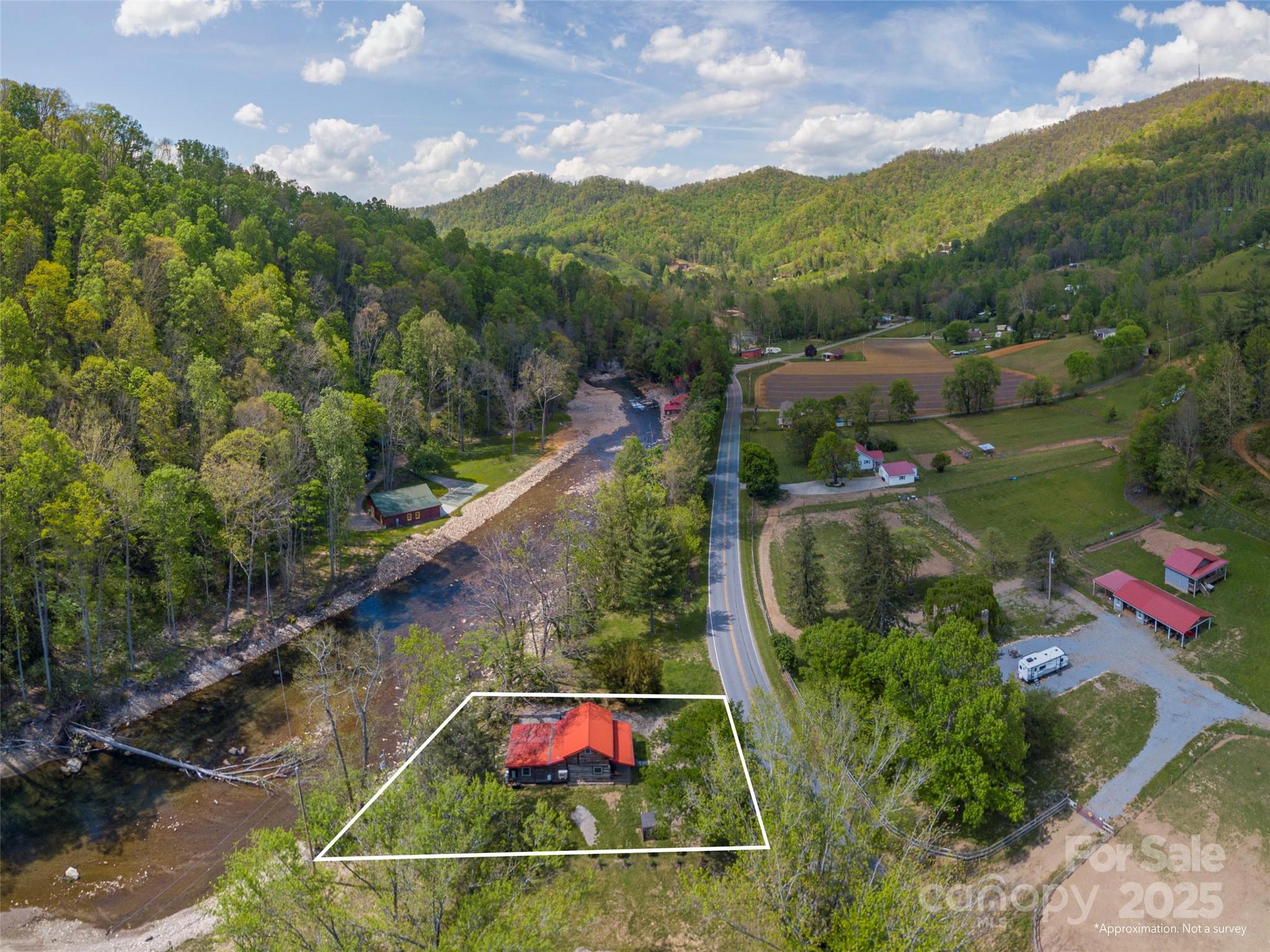 9386 Cruso Road Canton, NC 28716 - Photo 37 of 40 a balcony with lots of green space and mountain view