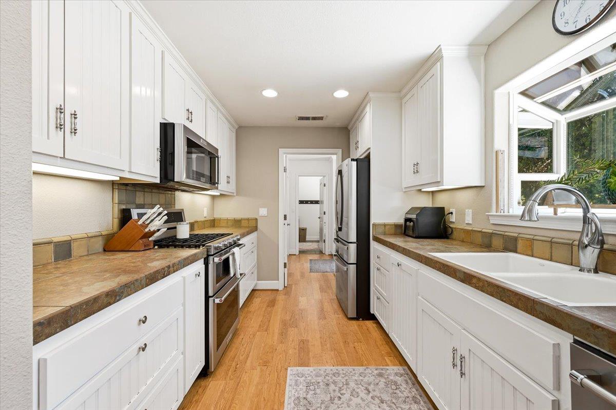 14240 Hollydale Road Grass Valley, CA 95945 - Photo 13 of 53