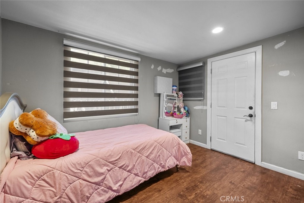 3255 East Avenue R, Unit 34 Palmdale, CA 93550 - Photo 14 of 32 a bedroom with a bed and a window