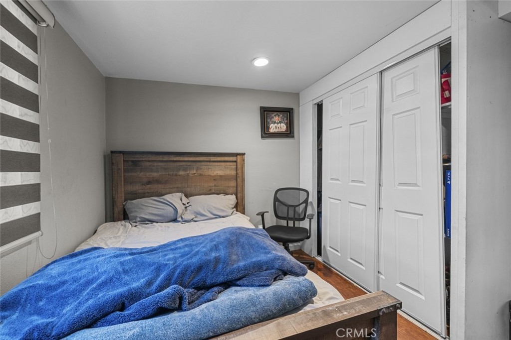 3255 East Avenue R, Unit 34 Palmdale, CA 93550 - Photo 30 of 32 a bedroom with a bed and a window