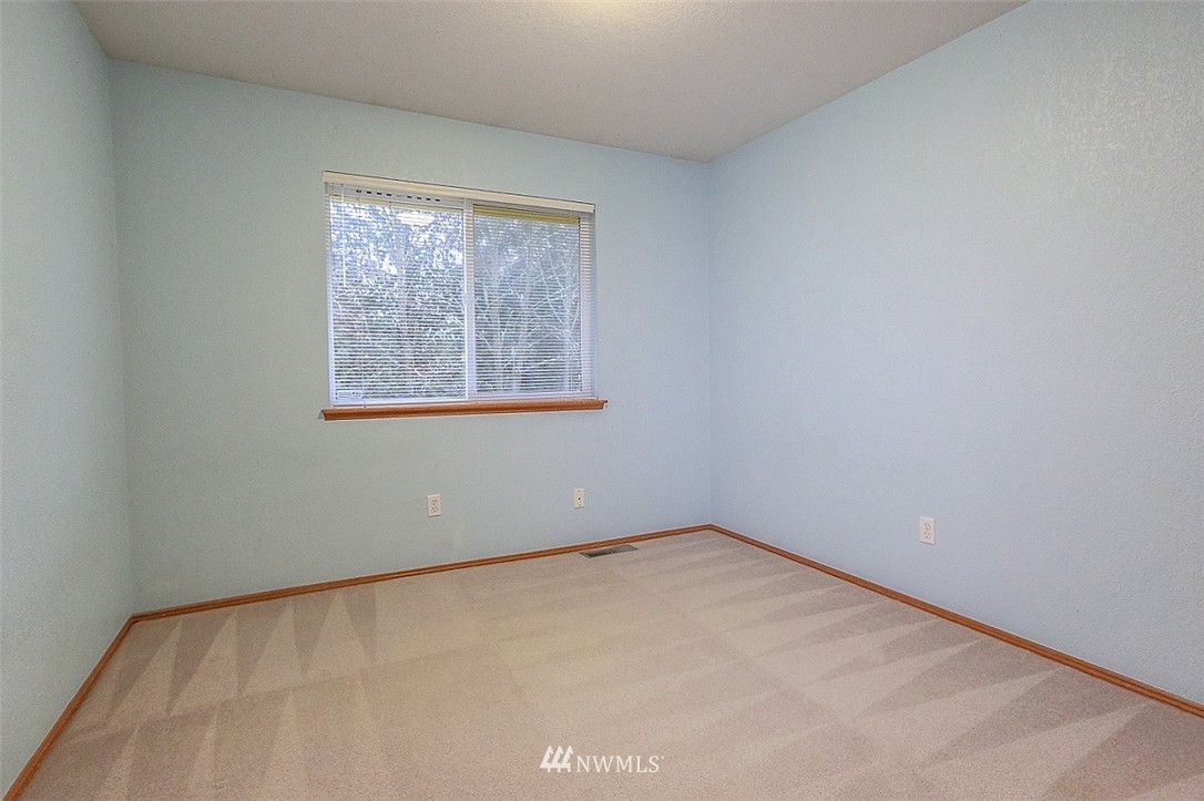 7318 East Collins Road Port Orchard, WA 98366 - Photo 14 of 24 Gallery Image 14