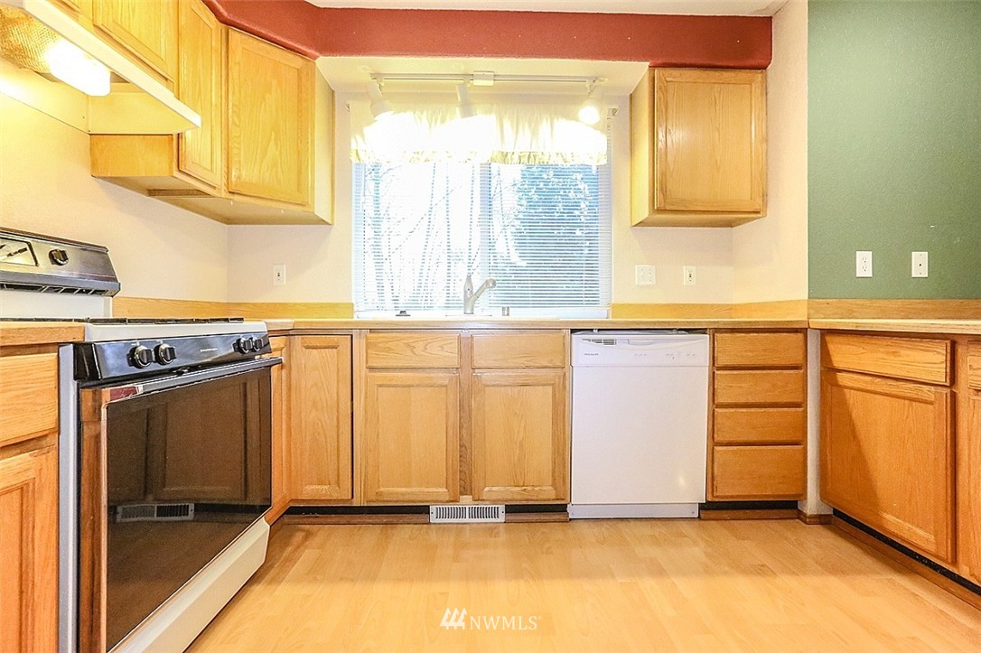 7318 East Collins Road Port Orchard, WA 98366 - Photo 8 of 24 Gallery Image 8
