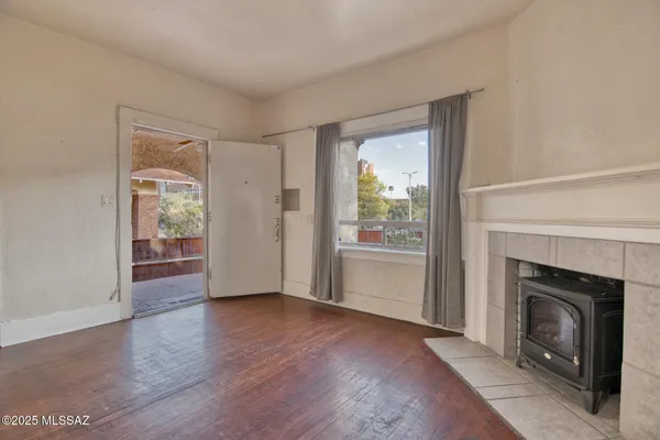 $2,000 | 912 East 6th Street, Tucson, AZ 85719