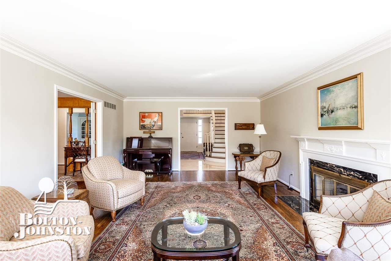 53 Stonehurst Road Grosse Pointe, MI 48236 - Photo 13 of 71 31374249-12.JPG