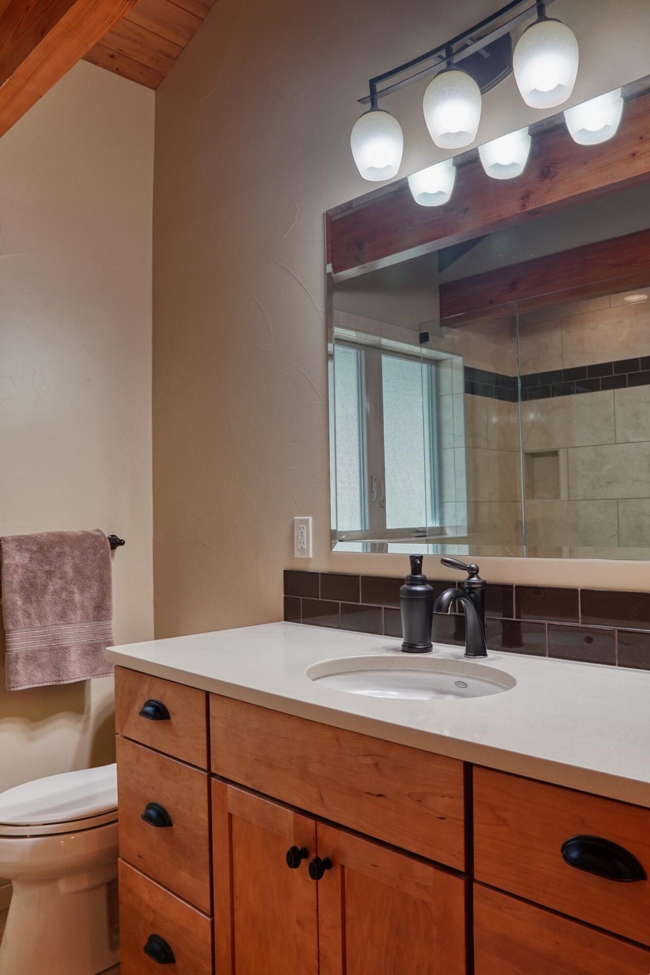 69933 Meadow View Road Sisters, OR 97759 - Photo 23 of 44 Master Bath