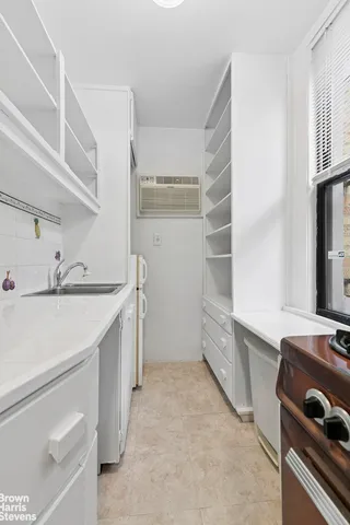 $299,000 | 140 East 95th Street, Unit 1E | Upper East Side