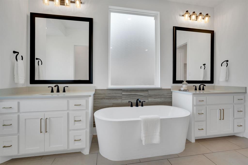 1516 M3 Ranch Road Mansfield, TX 76063 - Photo 21 of 40 Primary bath has double vanities with sinks and a bonus vanity araa!