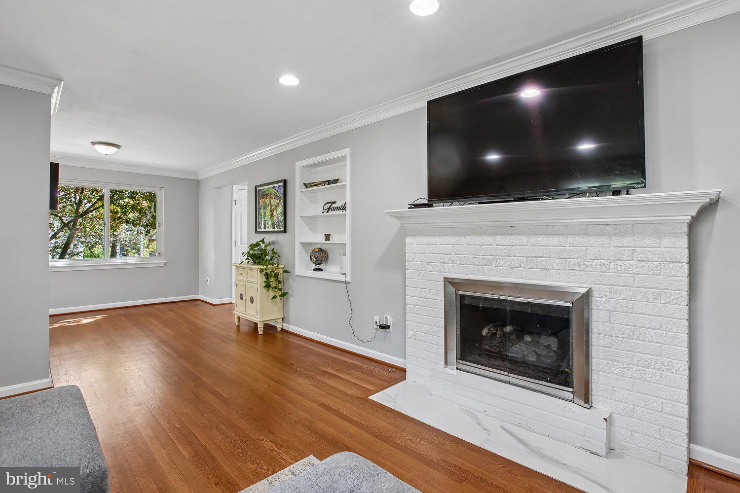 3409 Sharon Chapel Road Alexandria, VA 22310 - Photo 26 of 70 Living Room