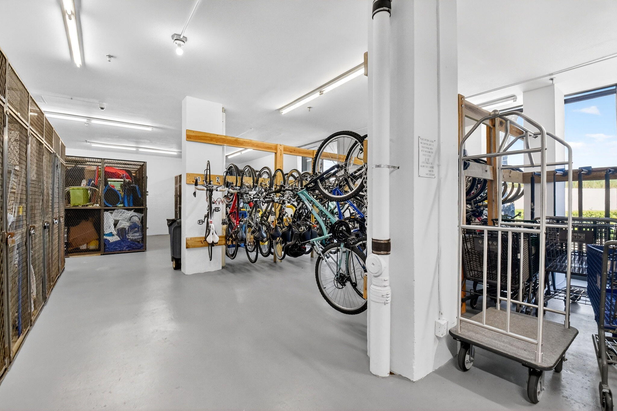 5540 North Ocean Drive, Unit 9B Singer Island, FL 33404 - Photo 39 of 57 a view of a room with gym equipment