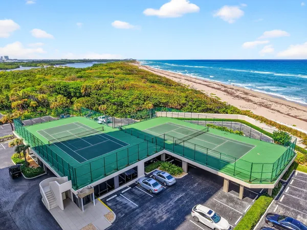 $1,099,000 | 5540 North Ocean Drive, Unit 9B, Singer Island, FL 33404