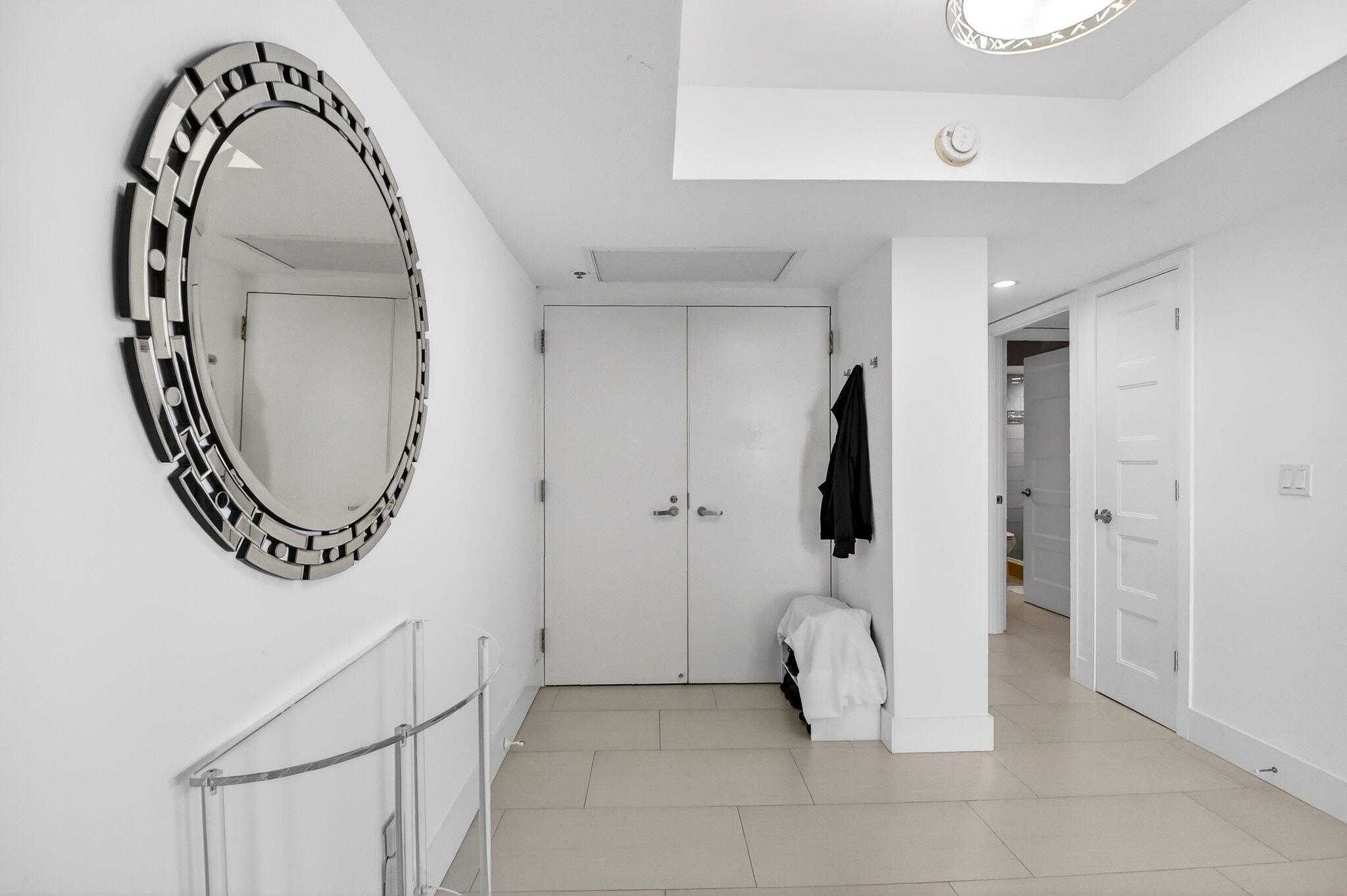 5540 North Ocean Drive, Unit 9B Singer Island, FL 33404 - Photo 8 of 57 a view of a livingroom with a bathroom and a mirror