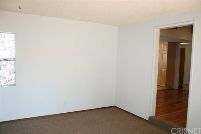 18500 Celtic Street Northridge, CA 91326 - Photo 17 of 33