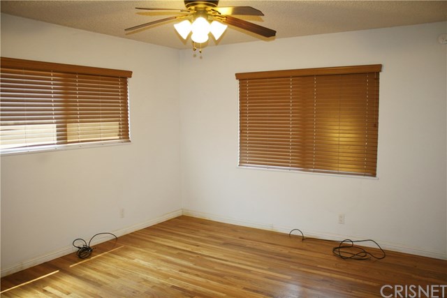 18500 Celtic Street Northridge, CA 91326 - Photo 19 of 33