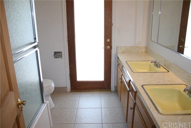 18500 Celtic Street Northridge, CA 91326 - Photo 25 of 33