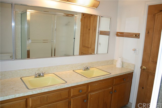 18500 Celtic Street Northridge, CA 91326 - Photo 27 of 33