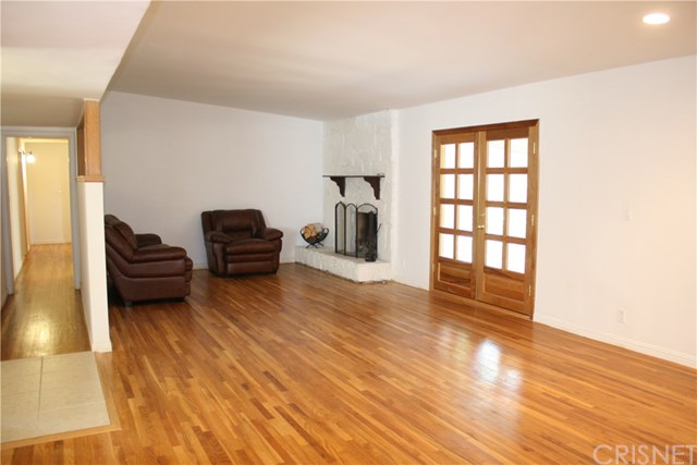 18500 Celtic Street Northridge, CA 91326 - Photo 5 of 33