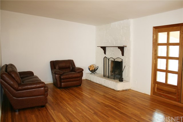 18500 Celtic Street Northridge, CA 91326 - Photo 6 of 33