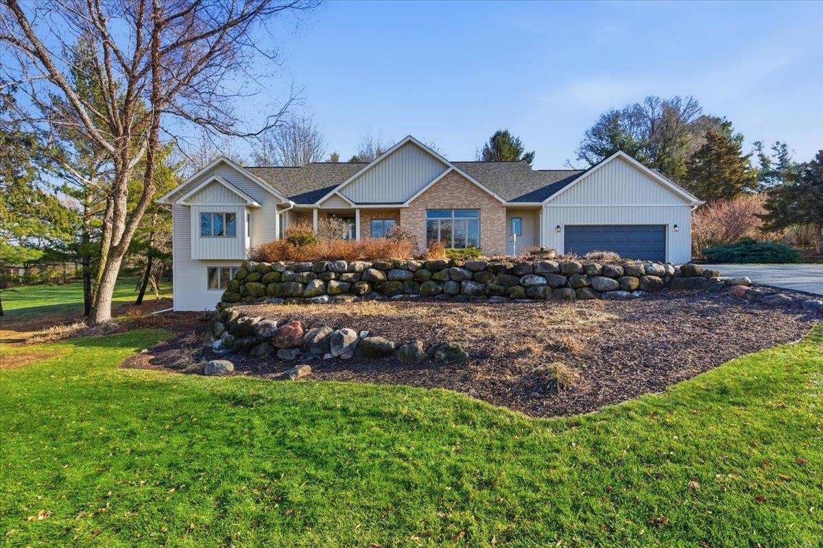 8328 North Cemetery Road Evansville, WI 53536 - Photo 2 of 77