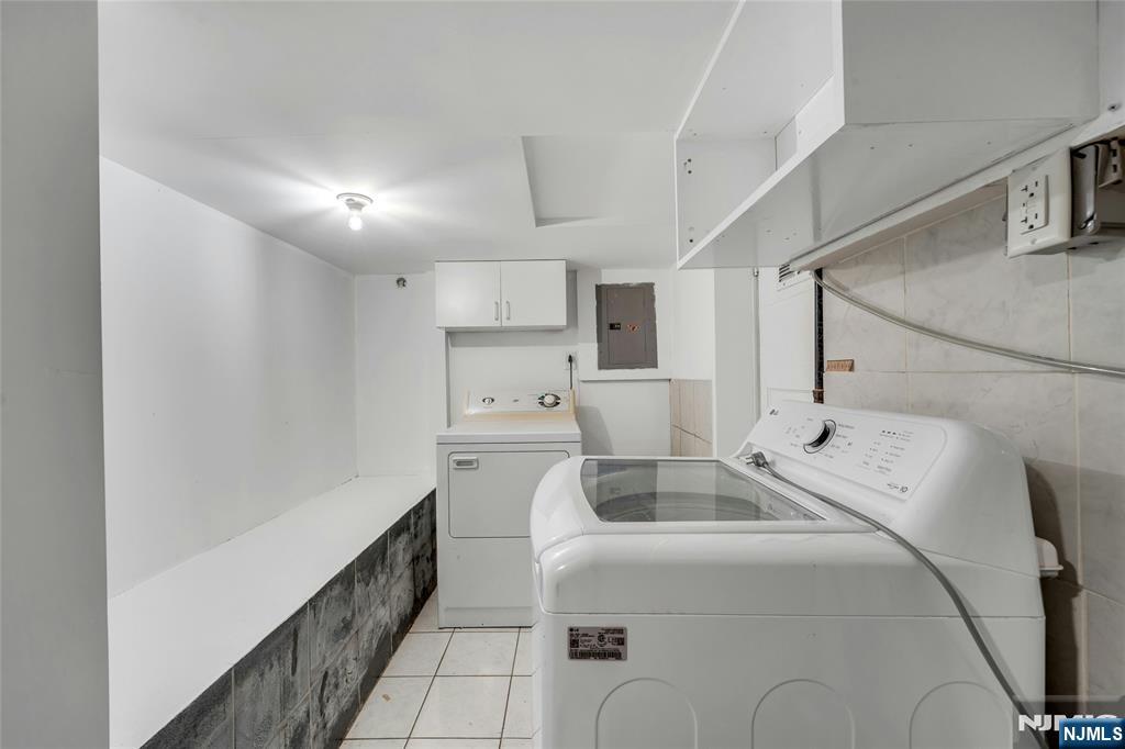 425 Hancock Place Fairview, NJ 07022 - Photo 21 of 31 a utility room with dryer and washer