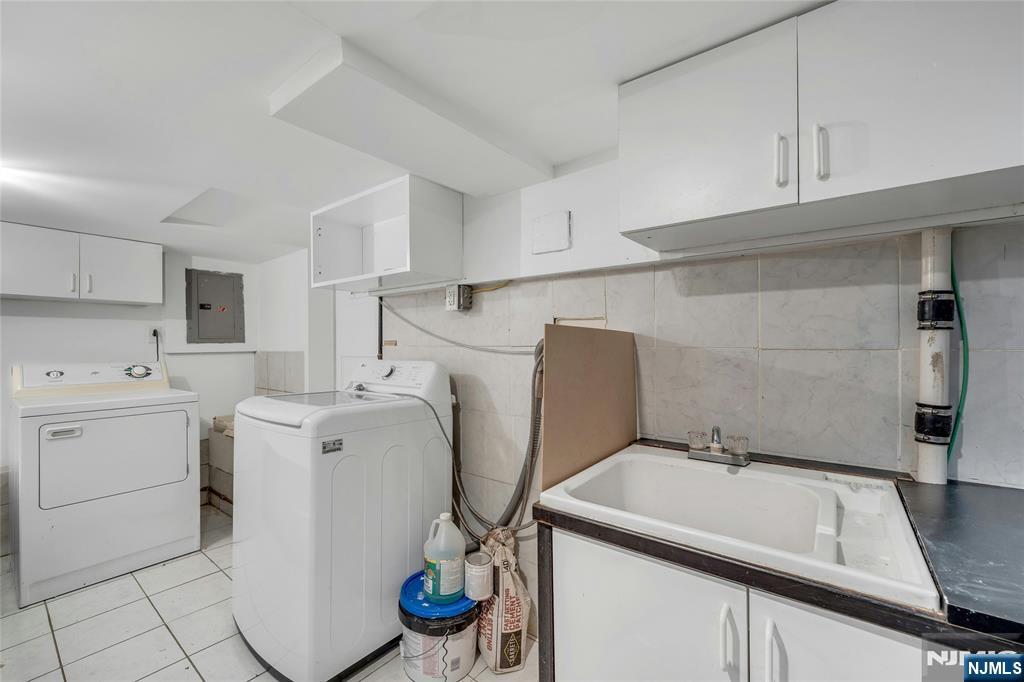425 Hancock Place Fairview, NJ 07022 - Photo 23 of 31 a utility room with dryer and washer