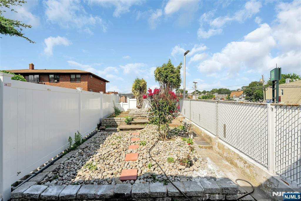 425 Hancock Place Fairview, NJ 07022 - Photo 29 of 31