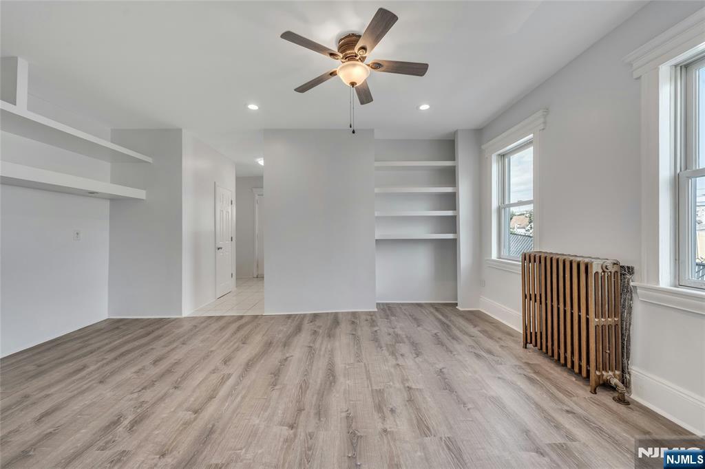 425 Hancock Place Fairview, NJ 07022 - Photo 5 of 31