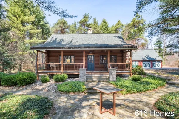 $425,000 | 8915 Jewell Avenue Northeast, Comstock Park, MI 49321