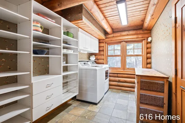 $425,000 | 8915 Jewell Avenue Northeast, Comstock Park, MI 49321