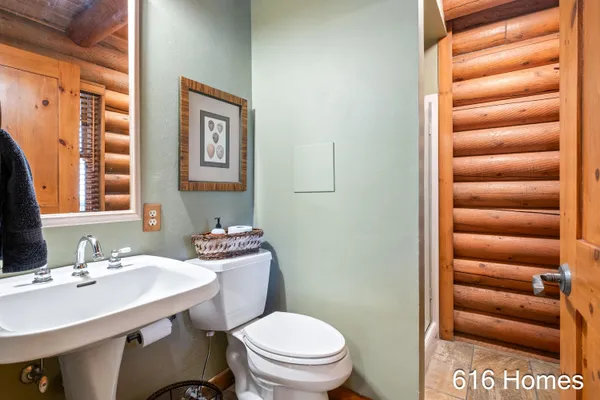 $425,000 | 8915 Jewell Avenue Northeast, Comstock Park, MI 49321