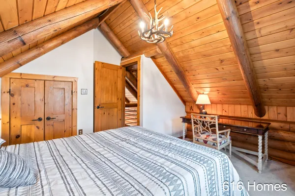 $425,000 | 8915 Jewell Avenue Northeast, Comstock Park, MI 49321