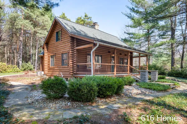 $425,000 | 8915 Jewell Avenue Northeast, Comstock Park, MI 49321