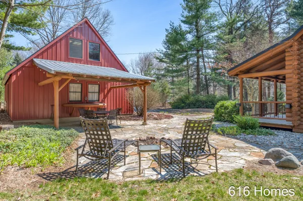$425,000 | 8915 Jewell Avenue Northeast, Comstock Park, MI 49321