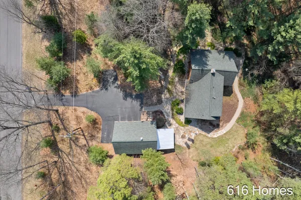 $425,000 | 8915 Jewell Avenue Northeast, Comstock Park, MI 49321