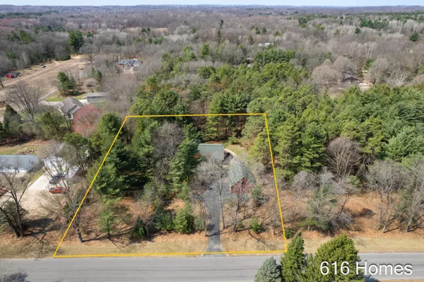 $425,000 | 8915 Jewell Avenue Northeast, Comstock Park, MI 49321