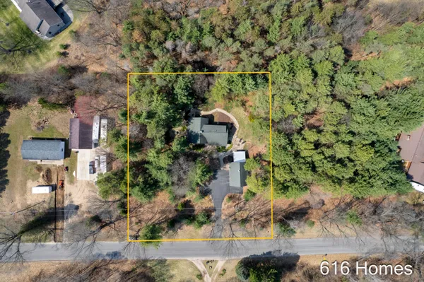 $425,000 | 8915 Jewell Avenue Northeast, Comstock Park, MI 49321