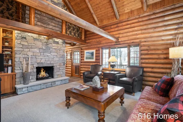 $425,000 | 8915 Jewell Avenue Northeast, Comstock Park, MI 49321
