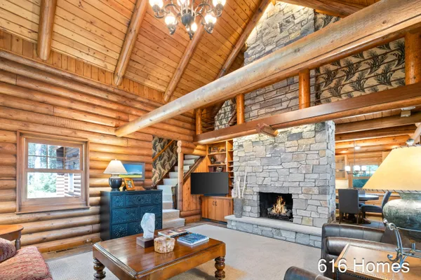 $425,000 | 8915 Jewell Avenue Northeast, Comstock Park, MI 49321