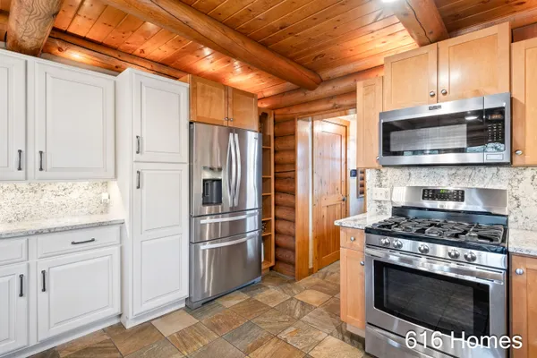 $425,000 | 8915 Jewell Avenue Northeast, Comstock Park, MI 49321