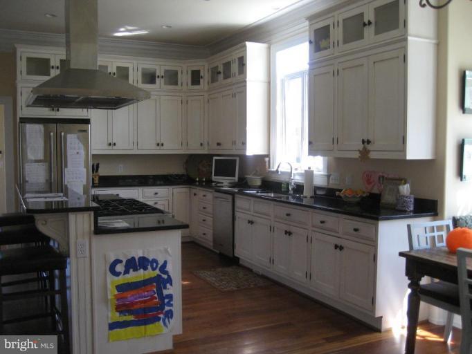 312 North Wind Road Towson, MD 21204 - Photo 13 of 27 Kitchen