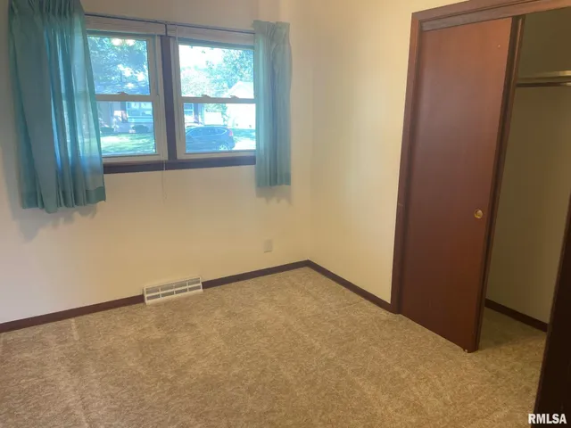 $2,100 | 4625 Candlelight Drive, Davenport, IA 52806